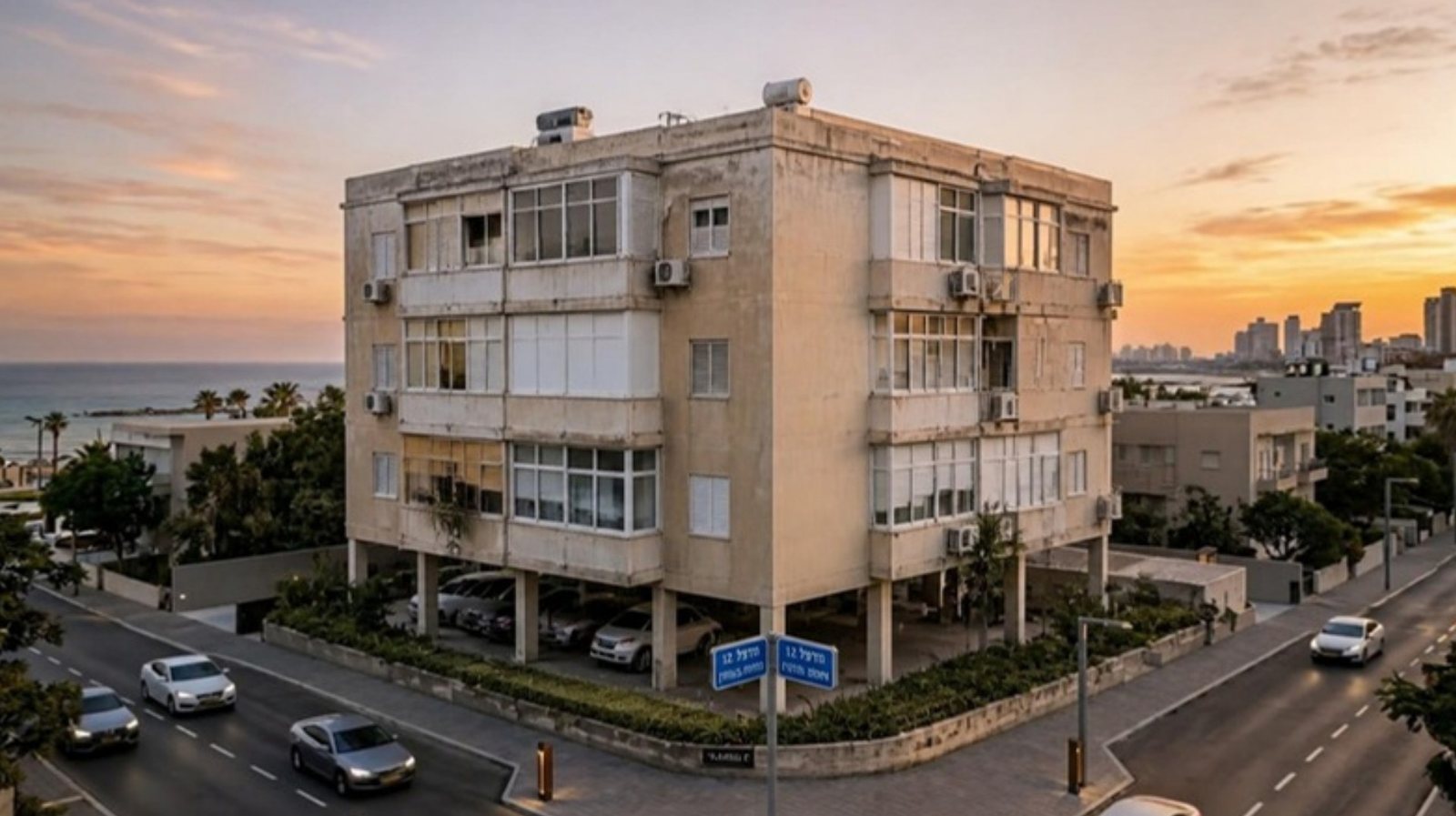 הבניין היום: בניין משנות ה־60 על עמודים